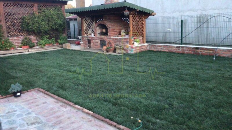 Timis Casa individuala in Sanmihaiu Roman cu 4 camere. Panouri solare.